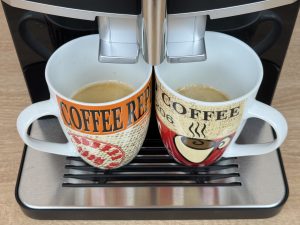 Siemens EQ300 TF301E19 Kaffeevollautomat Füllunterschied zwei Tassen