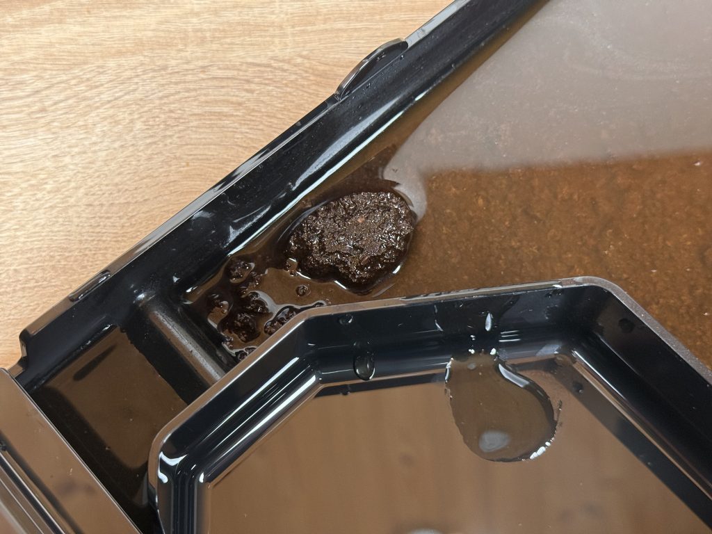 Melitta Solo E 950-222 Kaffeevollautomat Trester in der Tropfschale