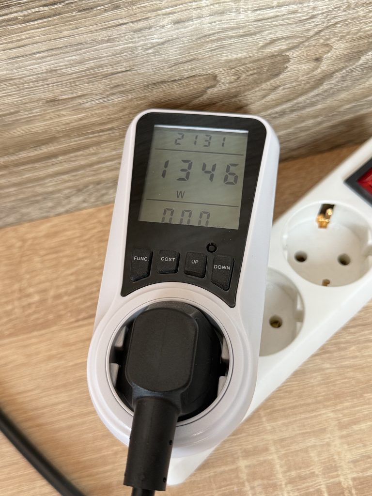Siemens EQ300 TF301E19 Kaffeevollautomat Leistungsaufnahme