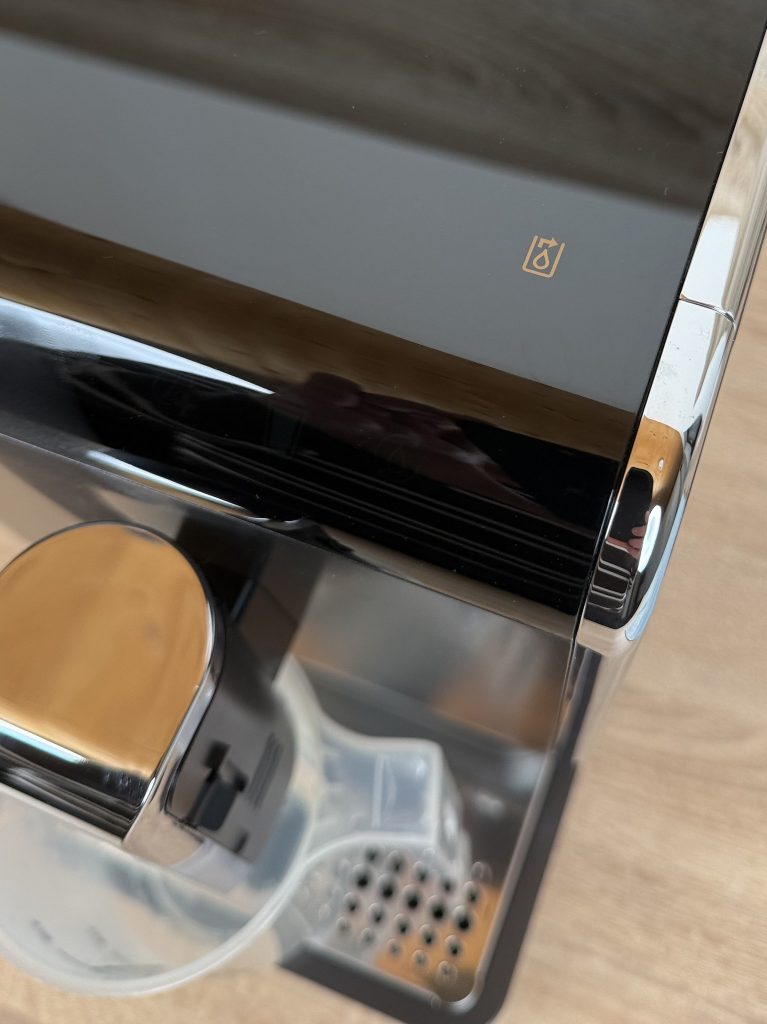 Tchibo Esperto Pro Kaffeevollautomat Anzeige zur Entleerung des Wassersystems