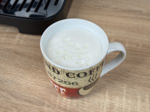 De'Longhi Magnifica Evo Next ECAM 310.60.B Kaffeevollautomat abgefüllte heiße Milch