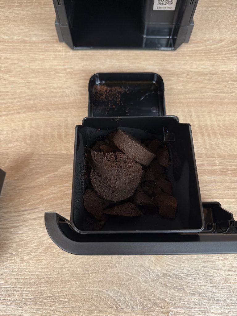 Tchibo Esperto Pro Kaffeevollautomat voller Tresterbehälter