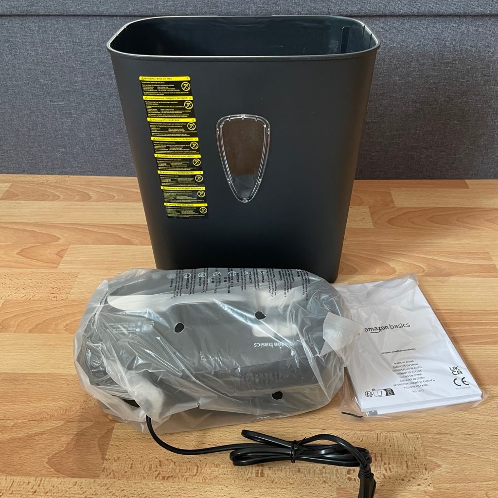 Amazon Basics Aktenvernichter Lieferumfang