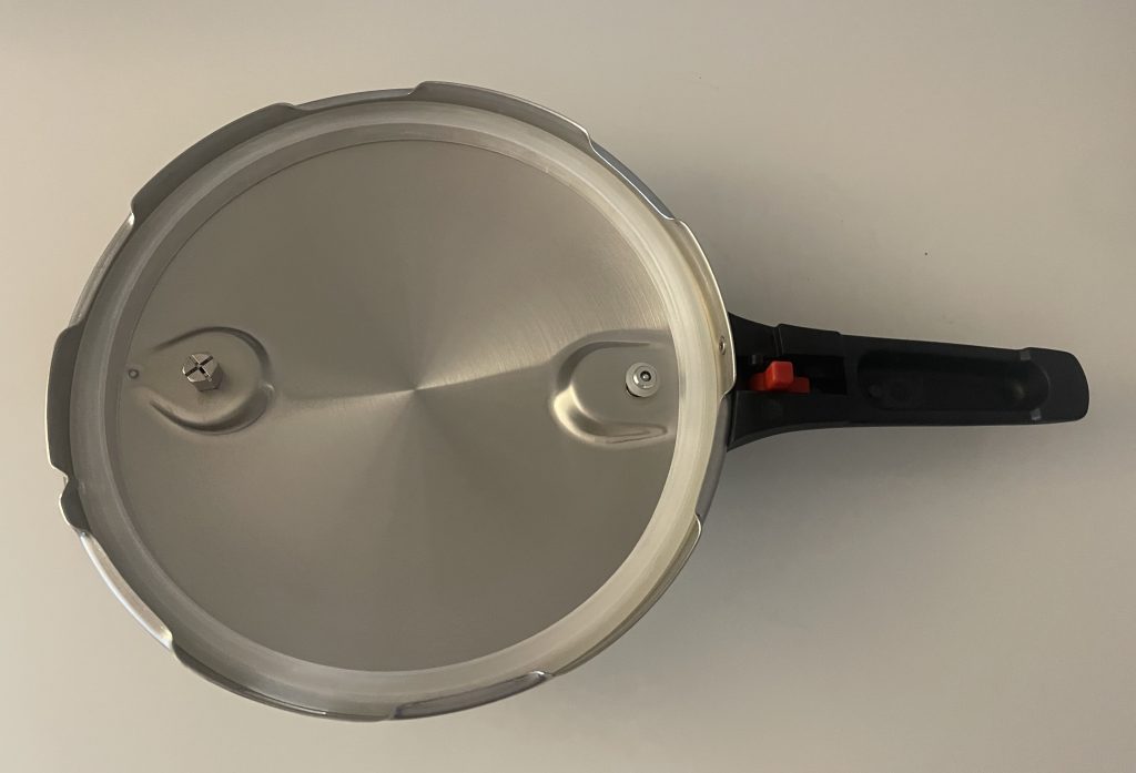Amazon Basics Schnellkochtopf Deckel von innen