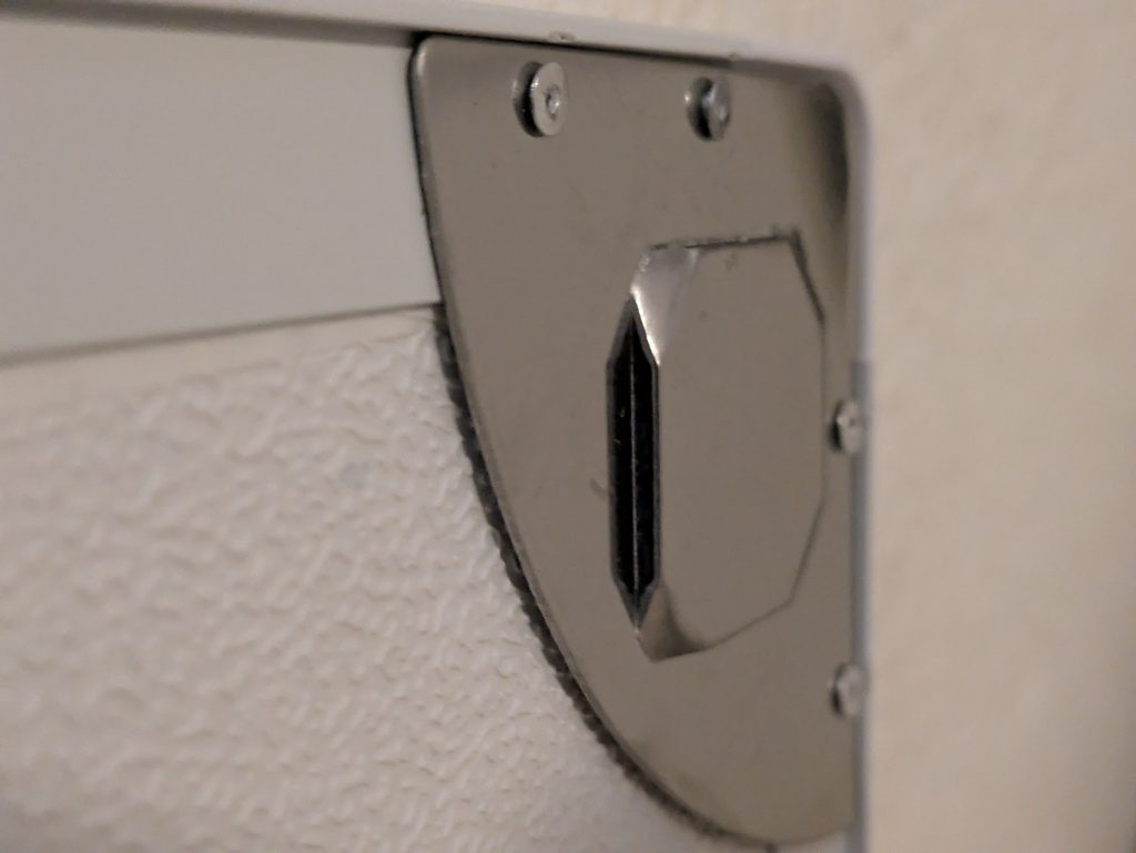 Aufhängung der Heidenfeld HF-HP 100-3 Infrarotheizung