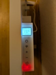 Bedienfeld der Kesser 350W Infrarotheizung in Benutzung