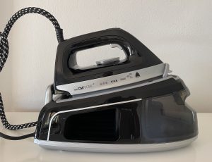 Clatronic® DBS 3749 Dampfbügelstation von der Seite