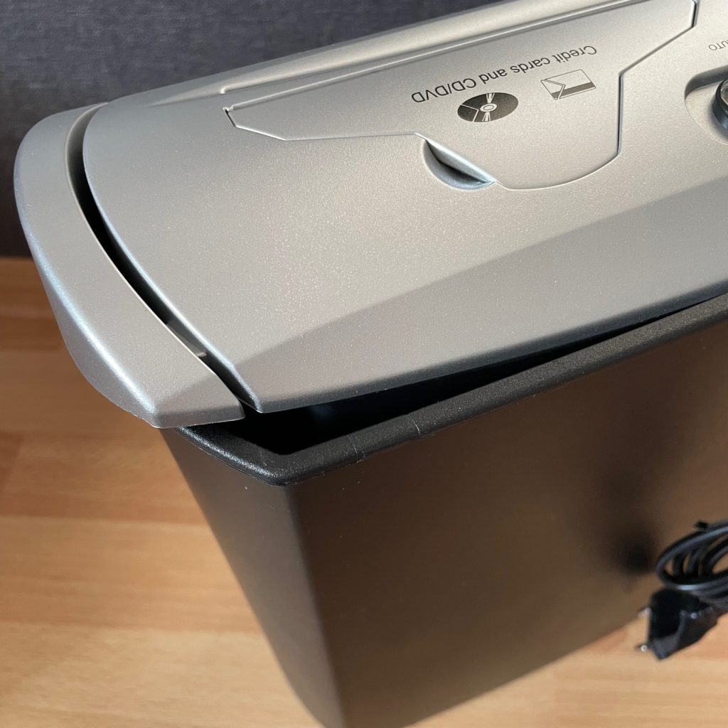 GENIE 245 CD Aktenvernichter Griff