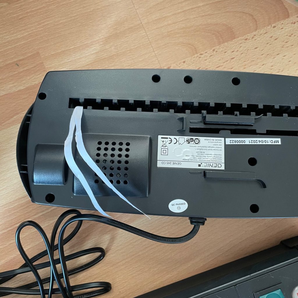 GENIE 245 CD Aktenvernichter Papierrest