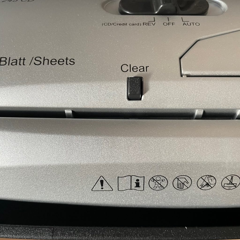 GENIE 245 CD Aktenvernichter Reinigungsknopf