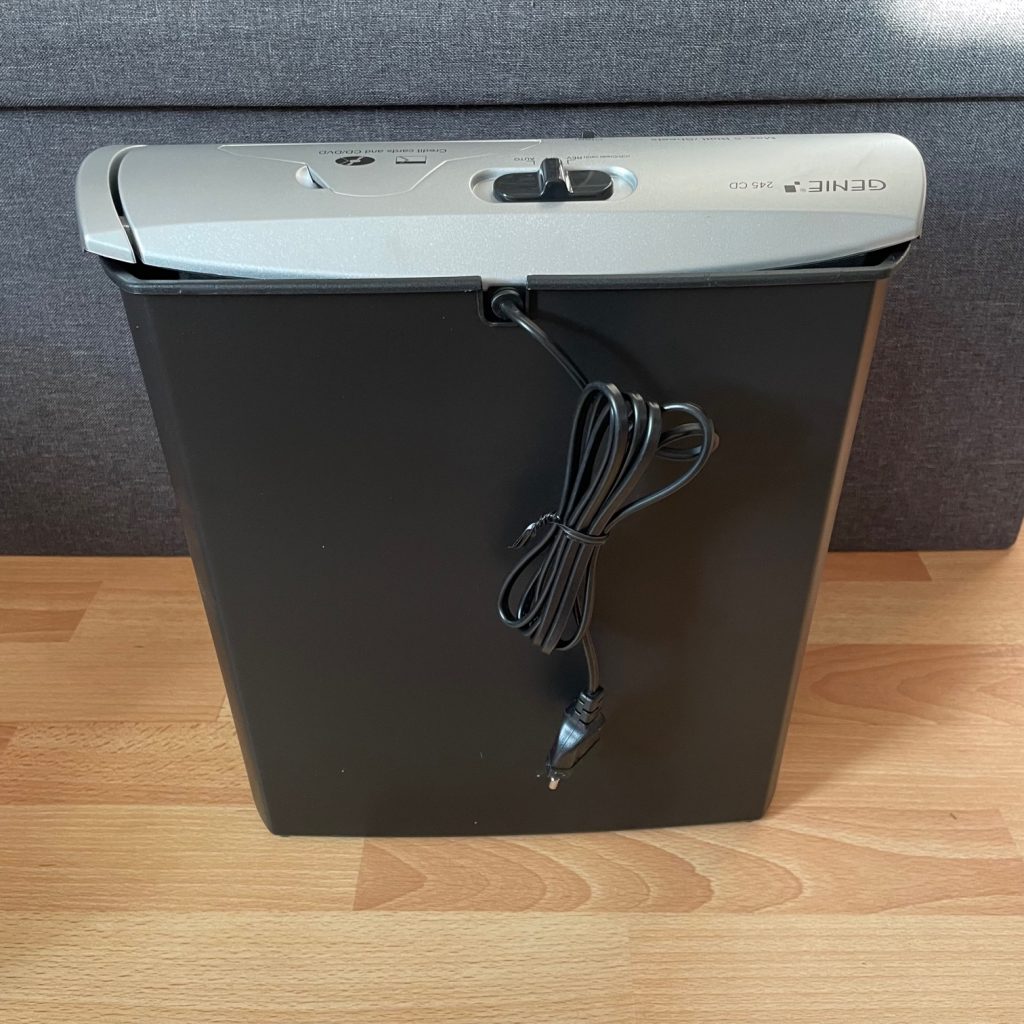GENIE 245 CD Aktenvernichter Rückseite