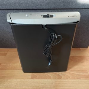 GENIE 245 CD Aktenvernichter Rückseite