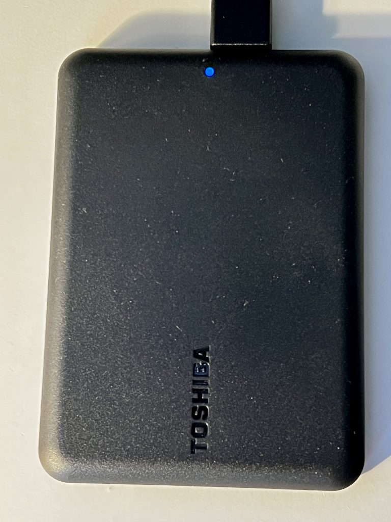 Toshiba Canvio Partner ‎HDTB510EK3AB externe Festplatte angeschlossen