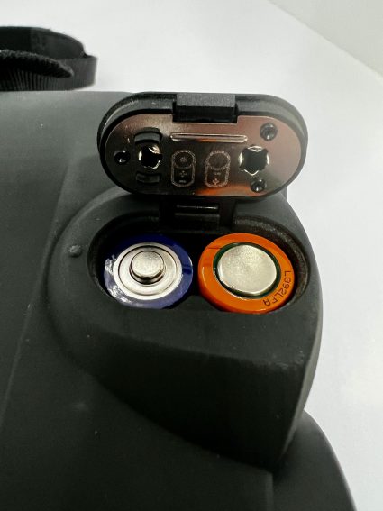 Canon 10x30 IS II Fernglas Batteriefach