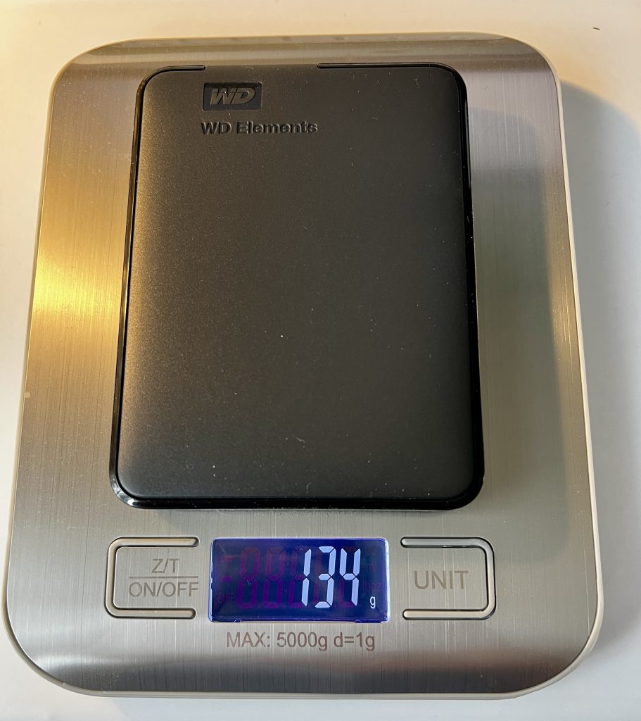 WD Elements WDBU6Y0020BBK auf der Waage