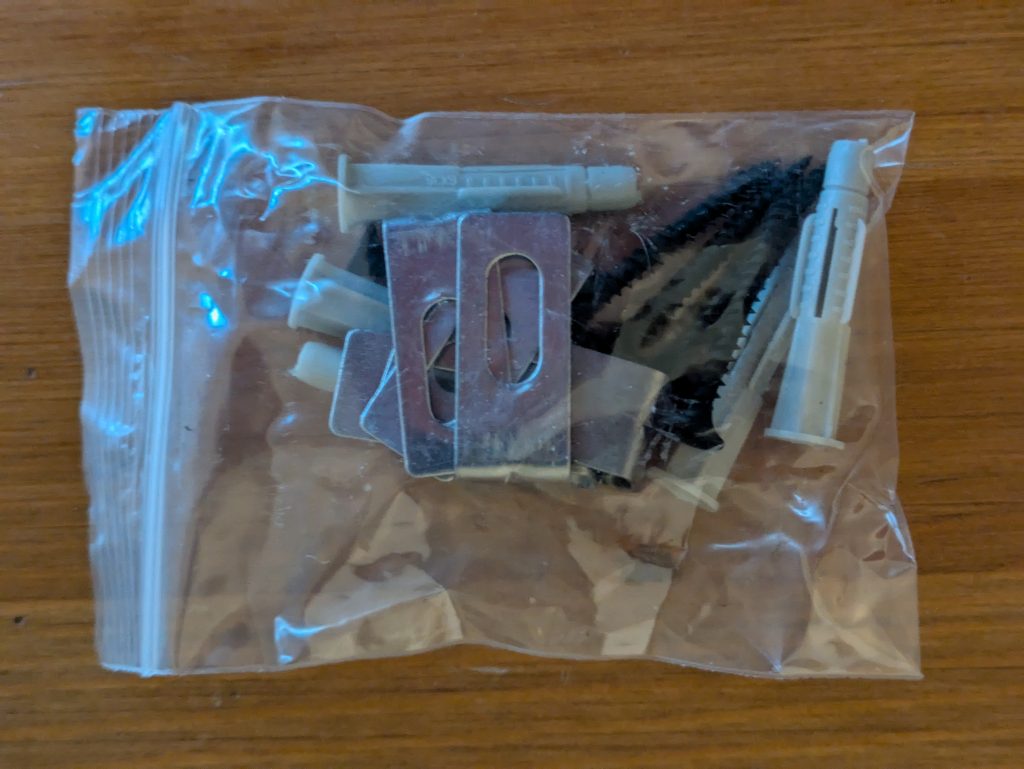 Montagematerial der Heidenfeld HF-HP 105 Infrarotheizung