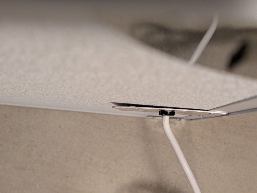 Netzkabelhalterung der Heidenfeld HF-HP 100-3 Infrarotheizung