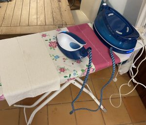 Philips PerfectCare Compact GC7844:20 Dampfbügelstation Test der Temepraturregulierung auf dem Bügelbrettbezug