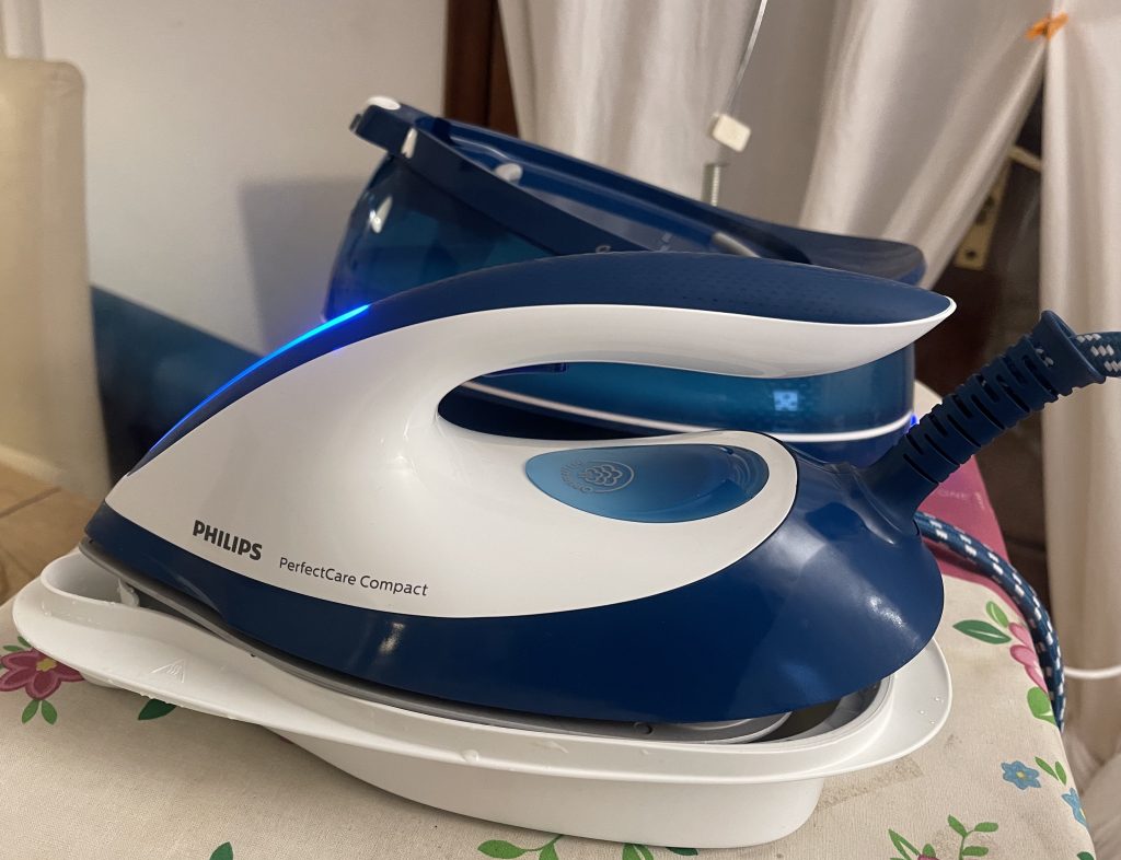Philips PerfectCare Compact GC7844:20 Dampfbügelstation beim Entkalken