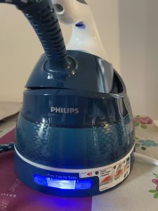Philips PerfectCare Compact GC7844:20 Dampfbügelstation eingeschaltet