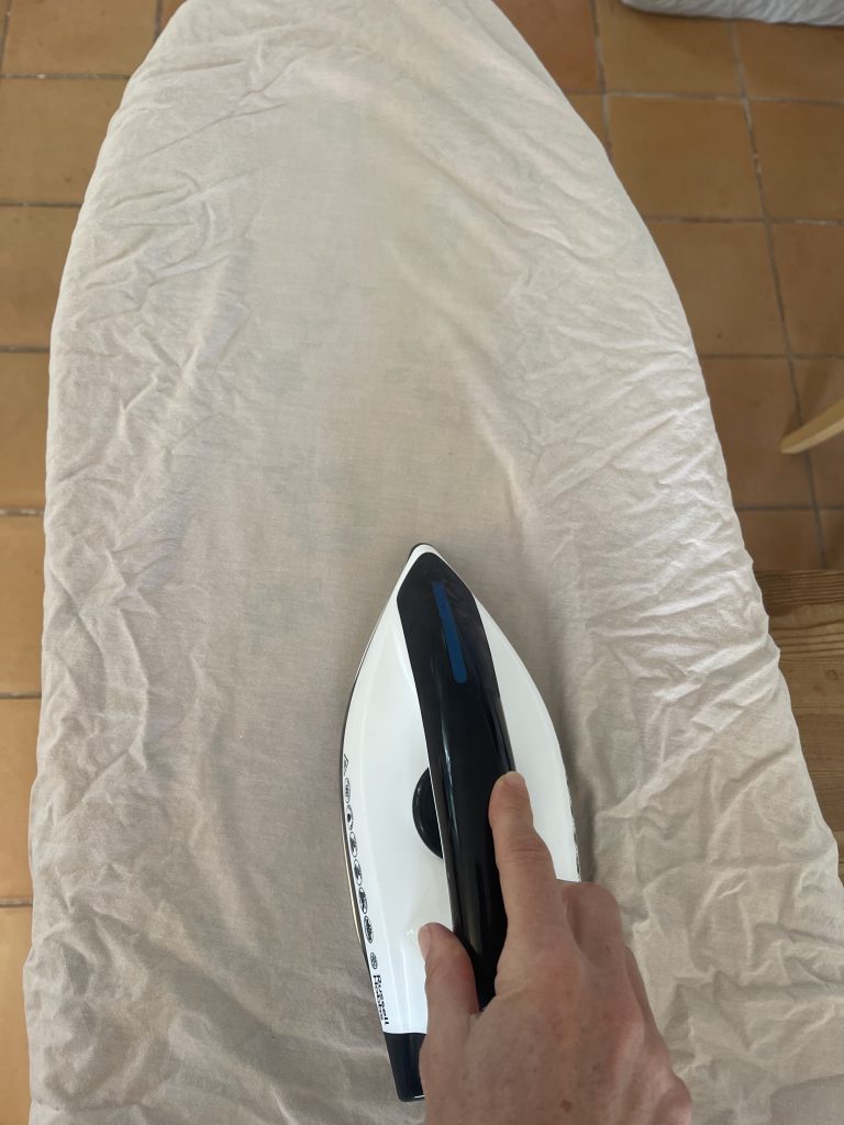 Russell Hobbs 24420-56 Dampfbügelstation Glättleitung bei starken Falten