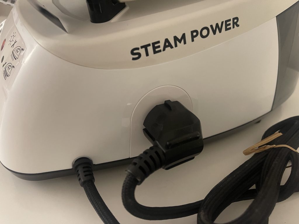 Russell Hobbs 24420-56 Dampfbügelstation Steckerdepot
