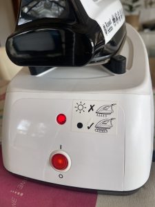 Russell Hobbs 24420-56 Dampfbügelstation beim Aufheizen