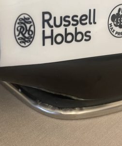 Russell Hobbs 24420-56 Dampfbügelstation unsaubere Verarbeitung Bügelsohle