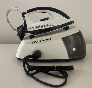 Russell Hobbs 24420-56 Dampfbügelstation von der Seite