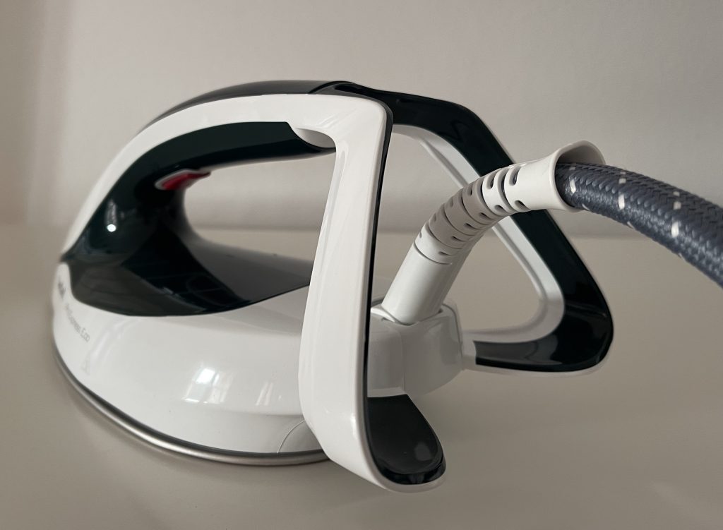 Tefal Pro Express Eco GV9E21E0 Dampfbügelstation Bügeleisen Schrägansicht