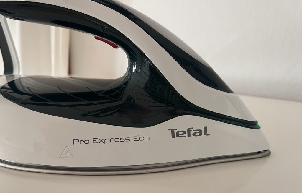 Tefal Pro Express Eco GV9E21E0 Dampfbügelstation Nahaufnahme Handstück