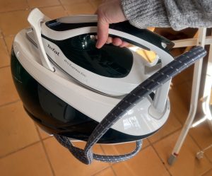 Tefal Pro Express Eco GV9E21E0 Dampfbügelstation einfaches Anhaben der Station