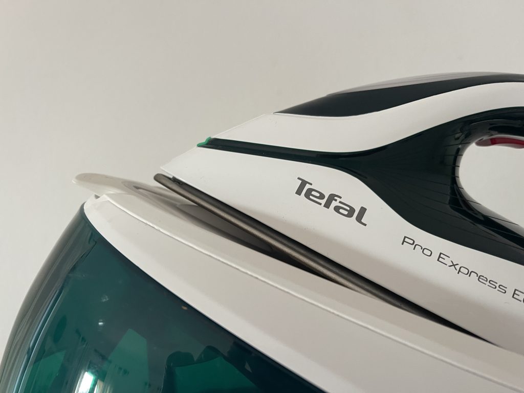 Tefal Pro Express Eco GV9E21E0 Dampfbügelstation geöffnete Transportsicherung