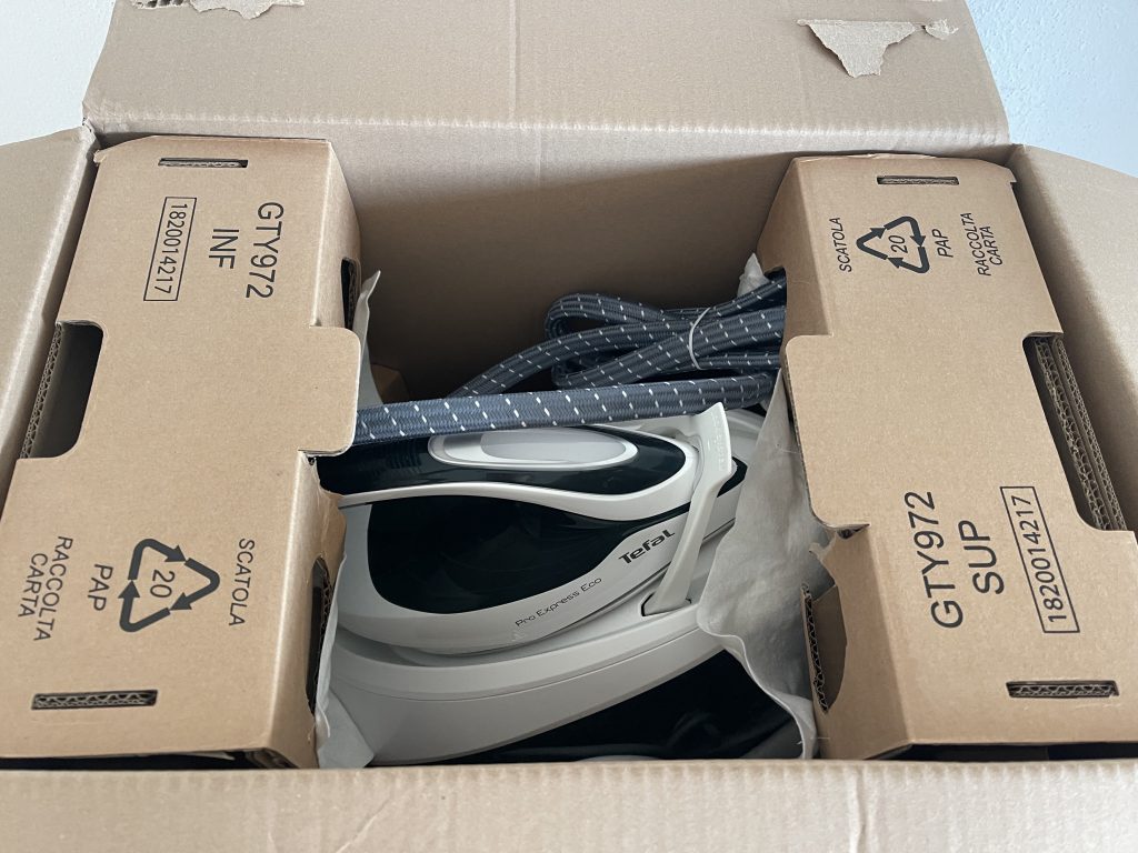 Tefal Pro Express Eco GV9E21E0 Dampfbügelstation im geöffneten Karton