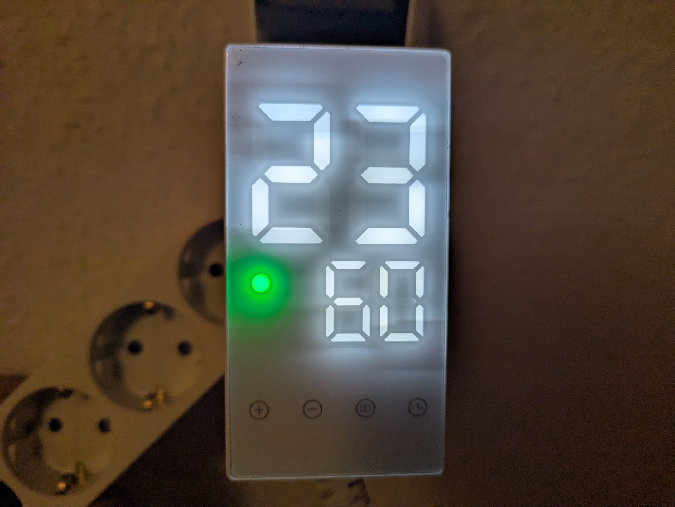 Thermostat der Heidenfeld HF-HP 105 Infrarotheizung
