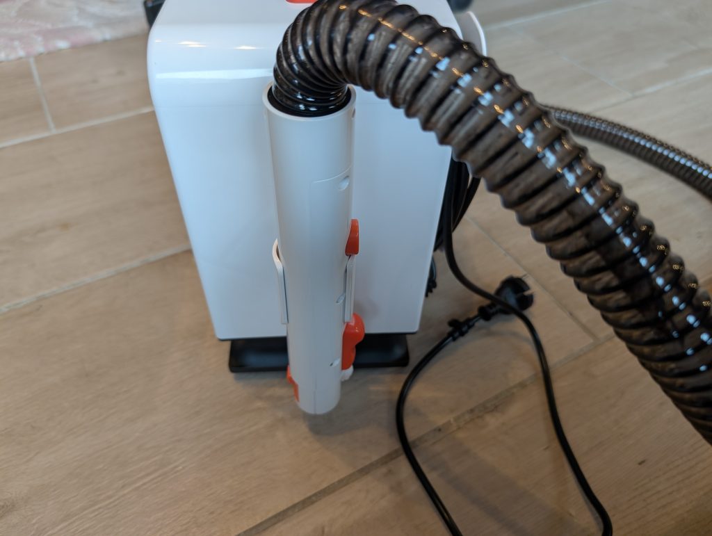 Uwant B200 SE Saugwischer Halterung mit eingestecktem Griff