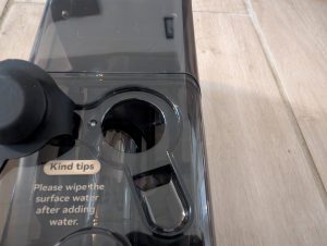 Uwant D100 Saugwischer Einfüllöffnung Frischwasser geöffnet