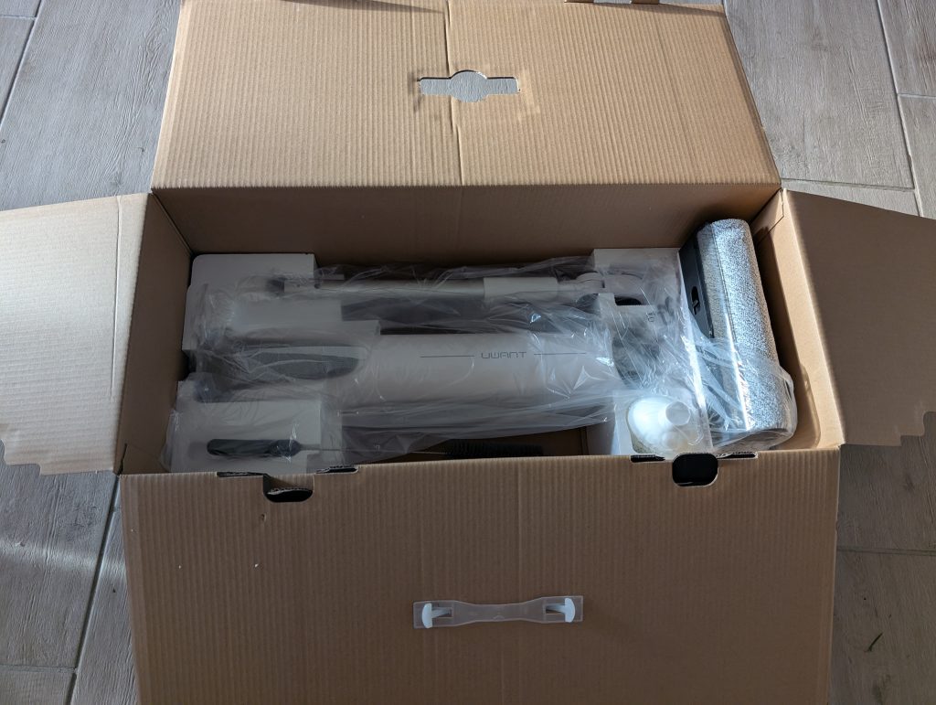 Uwant D100 Saugwischer Verpackung geöffnet 2