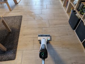 Uwant D100 Saugwischer beim Reinigen
