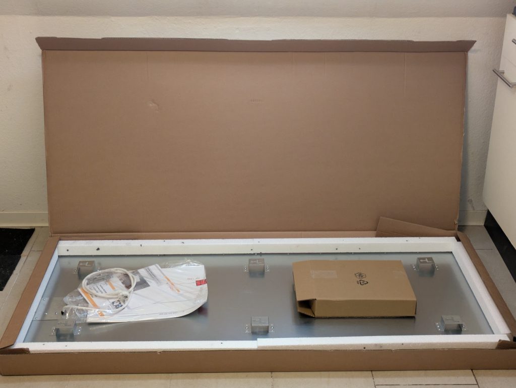 Verpackung der eVARMO suna basic Infrarotheizung geöffnet