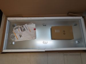 Verpackung der eVARMO suna basic Infrarotheizung geöffnet von oben
