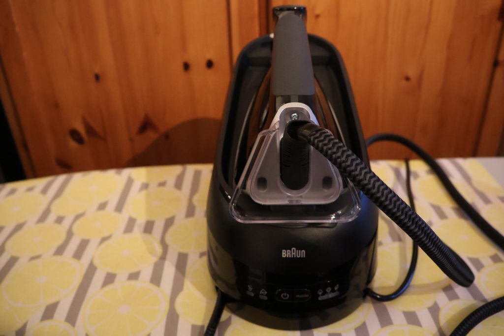 Braun CareStyle 5 IS5249BK Dampfbügelstation Gesamtansicht Rückseite