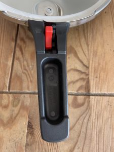 Amazon Basics Schnellkochtopf Deckelgriff von unten