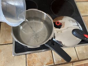 Amazon Basics Schnellkochtopf Vorbereitung auf den Praxistest