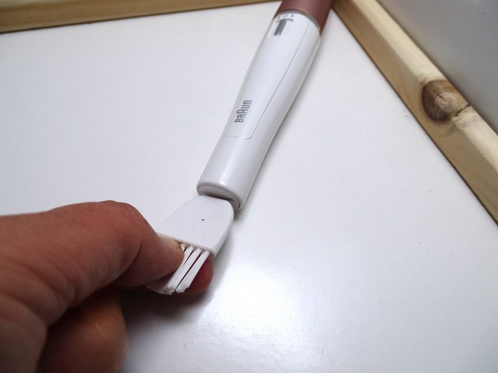 Braun Silk-épil 9 FaceSpa Batteriefach öffnen