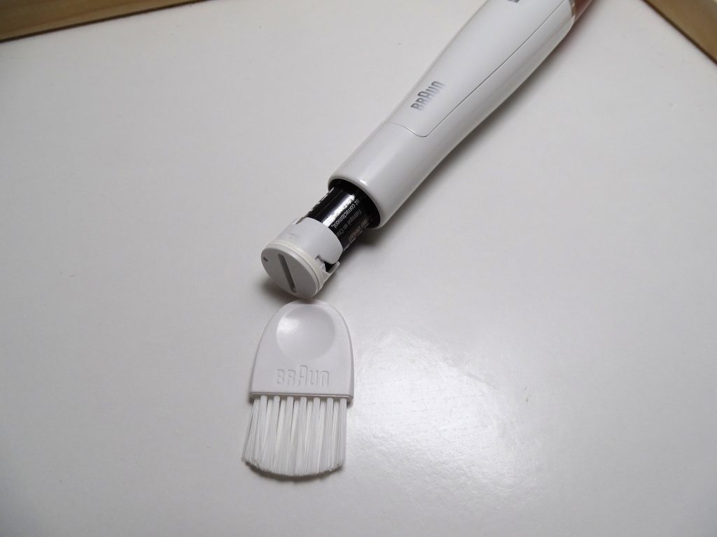 Braun Silk-épil 9 FaceSpa Batteriefach offen