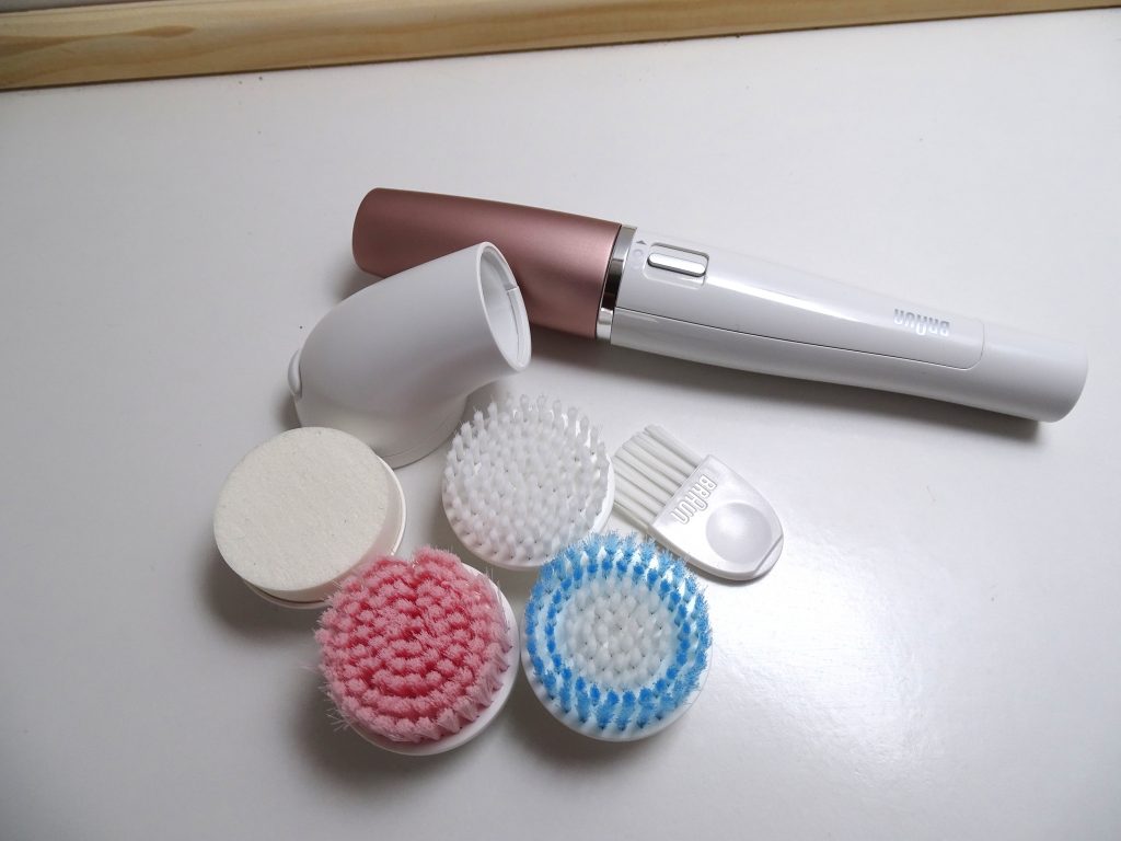 Braun Silk-épil 9 FaceSpa mit Zubehör