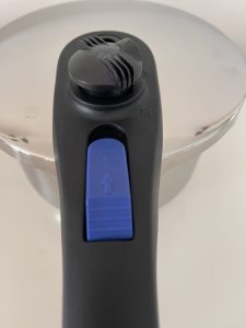 ELO Praktika XS Schnellkochtopf Griff und Garregler von oben