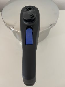 ELO Praktika XS Schnellkochtopf Griff und Regelventil von oben
