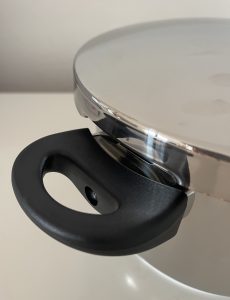 ELO Praktika XS Schnellkochtopf Nahaufnahme kurzer Griff